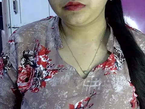 Cute Aliyaa online show from May 24, 1:21 pm
