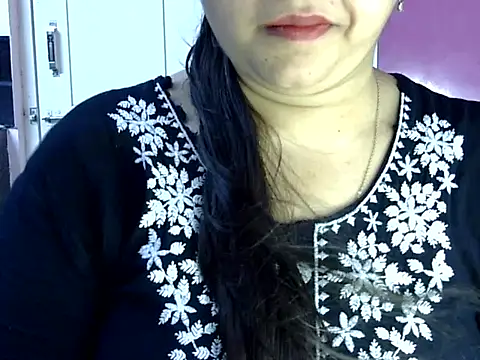 Cute Aliyaa online show from May 26, 1:21 pm
