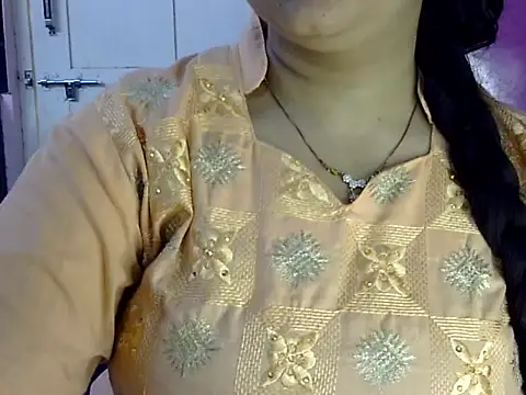Cute Aliyaa online show from May 22, 12:25 pm