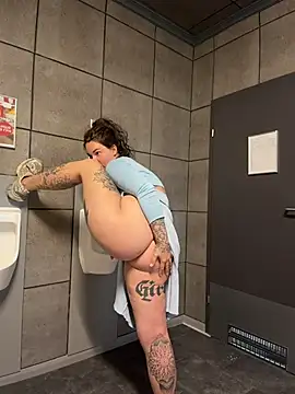 TattooGirlAlia online show from July 28, 9:03 pm