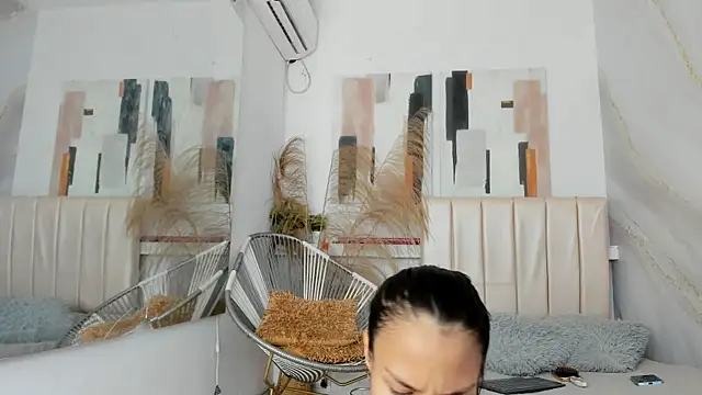 cristina aznar1 online show from April 6, 7:04 pm