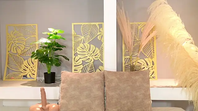 daniellabrown online show from March 22, 2:56 pm