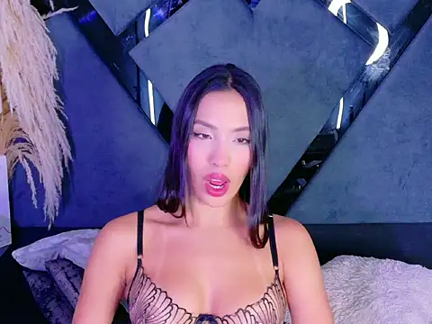 KylieWhitee online show from February 6, 6:06 am