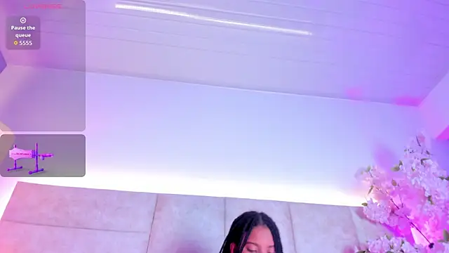 IsabelaRoman online show from April 9, 8:25 pm