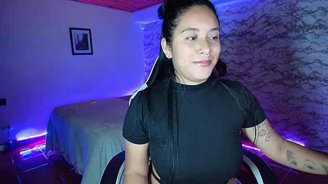 Camila IRoose online show from May 11, 12:57 am
