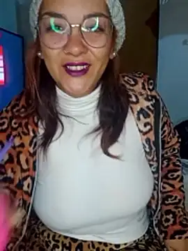 kuramaqueen online show from May 22, 8:01 am