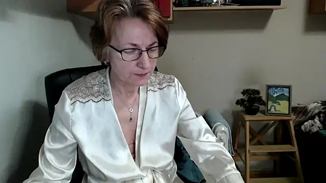 katemodel online show from April 2, 6:33 am