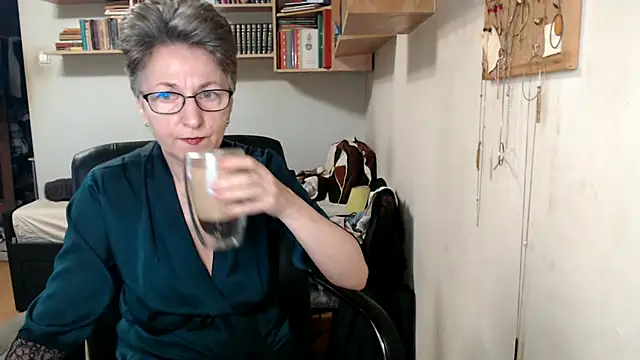 katemodel online show from October 31, 7:23 am