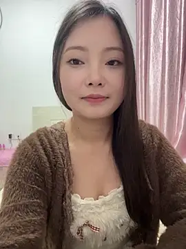 BIGBABYYEYE online show from May 8, 2:53 pm
