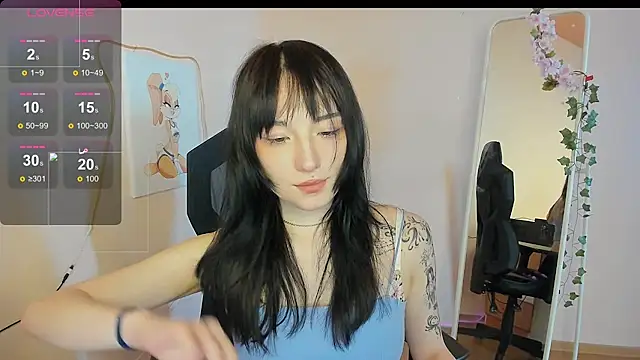 AliceeinWonderlanddd online show from May 6, 2:15 am