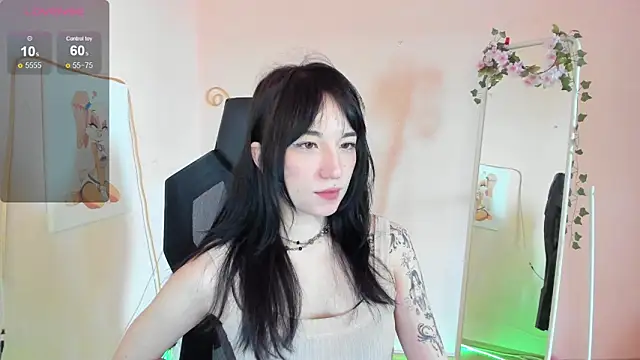 AliceeinWonderlanddd online show from May 26, 2:22 am