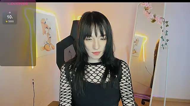 AliceeinWonderlanddd online show from May 13, 2:06 am