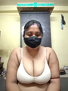 Curvy Trisha online show from May 22, 3:10 pm