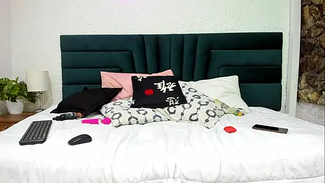 Dahliablack online show from March 21, 12:21 pm