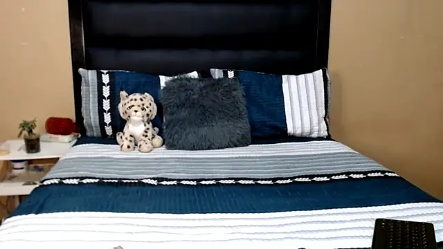 AppleAsss online show from February 23, 8:30 pm