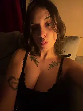 Sweetgirl44hott online show from April 11, 5:57 am