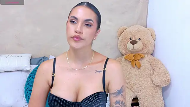 AndiVasquez online show from May 7, 11:25 am
