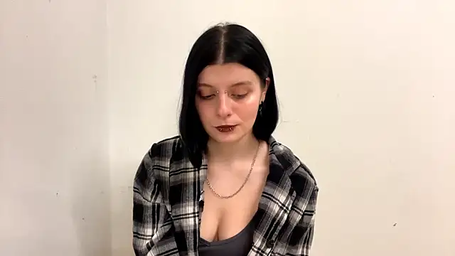 MisAlise online show from February 7, 8:02 pm