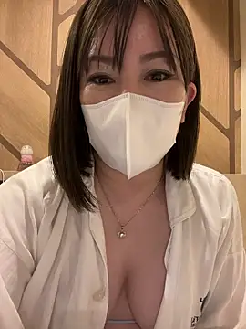 Mitsuco surflady online show from May 7, 3:49 pm