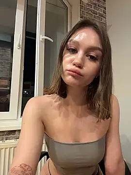 CarmenHill online show from May 27, 9:01 pm