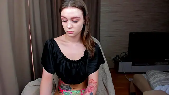 CarmenHill online show from May 14, 2:01 pm