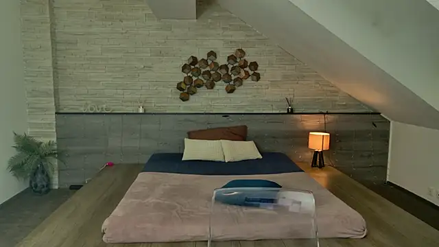 hornyb33  online show from February 8, 5:00 am