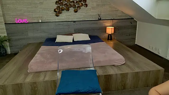 hornyb33  online show from February 20, 6:26 am