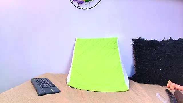 melany roberts  online show from March 7, 3:24 am