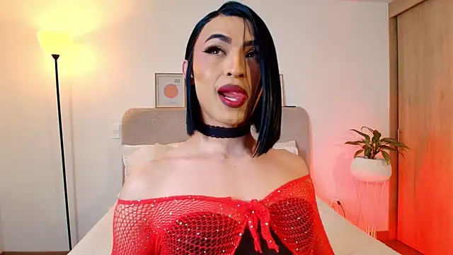 KarolPortellaa online show from May 19, 9:44 pm