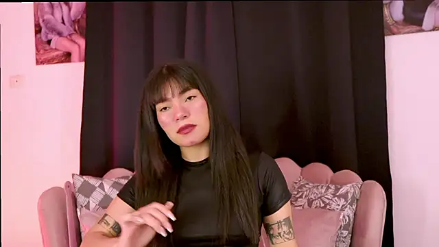 dakotacollins  online show from May 14, 2:50 am