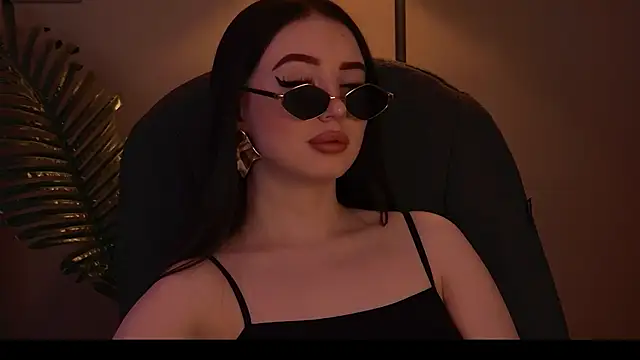 ArianaLim online show from May 6, 4:00 pm
