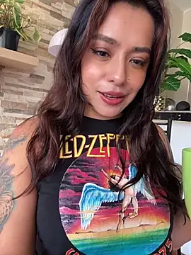 foxxy lover online show from April 7, 8:00 pm