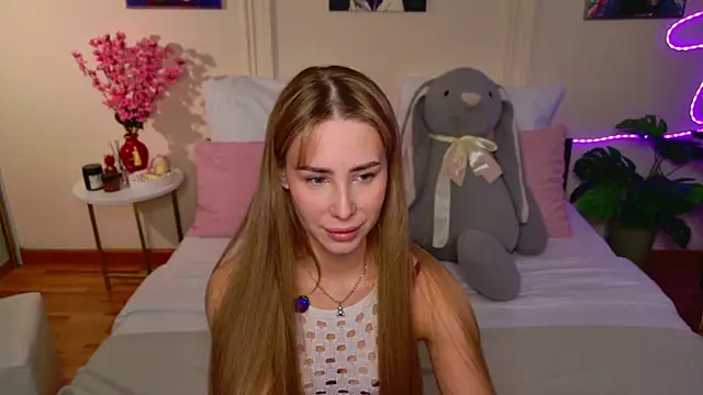 plugmyHDMI online show from April 7, 12:40 pm