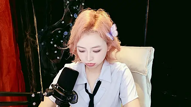 Lady-Mia777 online show from February 3, 6:22 am