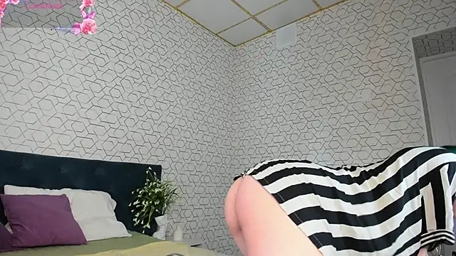 Scarle Whisper online show from May 18, 9:26 am