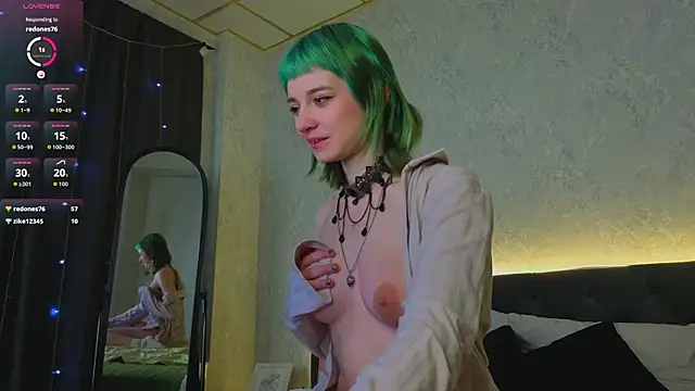 Scarle Whisper online show from April 5, 1:15 am