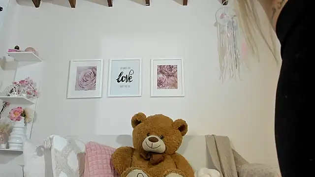 Mia Rosee1 online show from March 31, 12:54 am