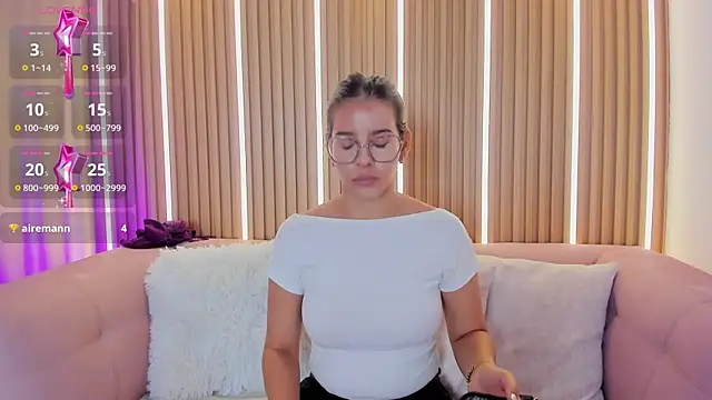 Luna Millers online show from June 28, 4:52 am