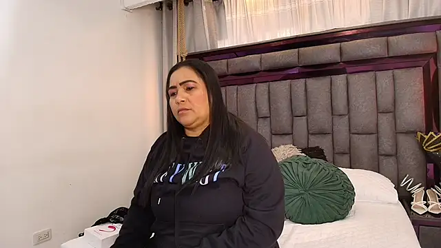 Karina Mendoza online show from May 7, 11:58 am