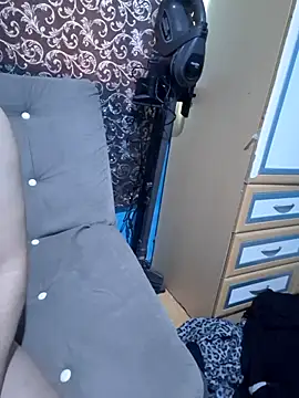 Civciv1993 online show from March 18, 1:49 pm