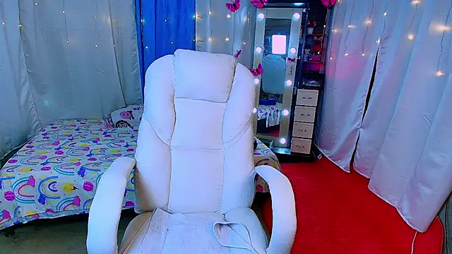 DanielaLati online show from May 15, 8:11 pm