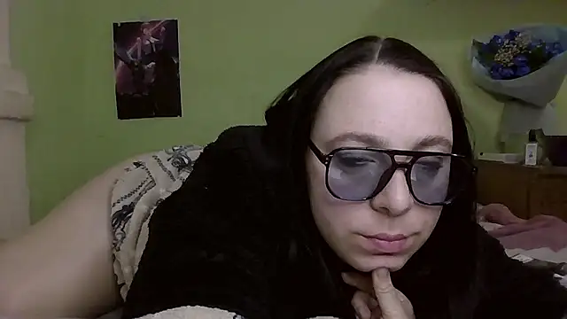 MillaSourety online show from March 4, 4:46 pm