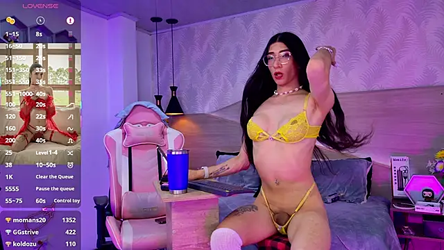 kylliefox  online show from May 12, 4:46 pm