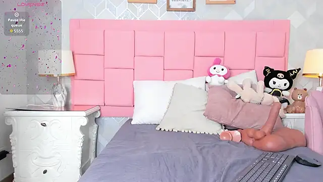 dolly kitter online show from April 9, 11:37 am