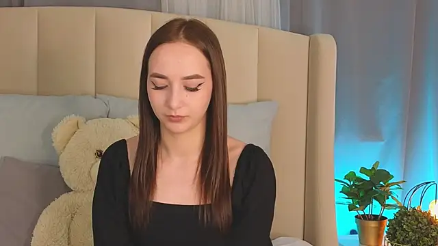 KiraLoo online show from May 17, 4:28 pm