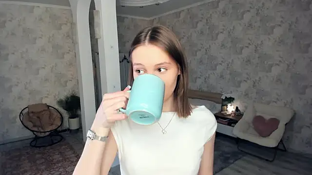 LianneBynon online show from May 7, 8:40 am