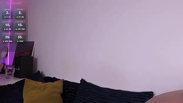 miabellee  online show from May 13, 12:06 am