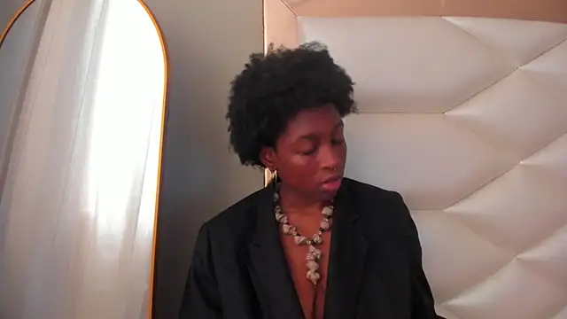 EvelynDivine online show from May 25, 3:44 pm