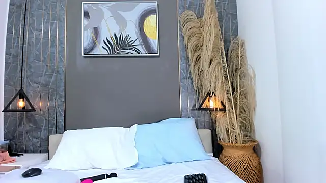 emma evanss   online show from April 15, 11:22 am