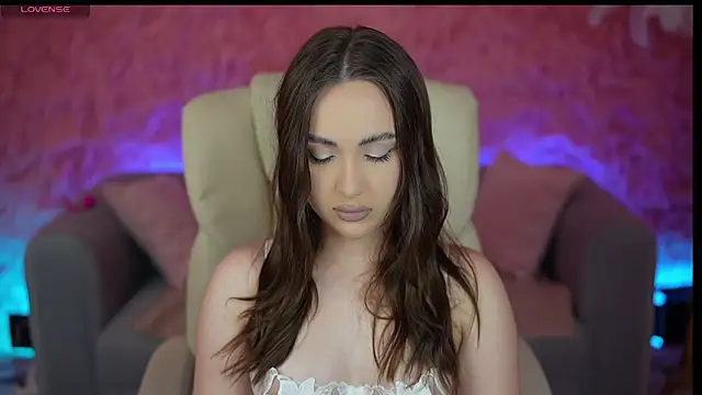OliviaMoore  online show from May 24, 6:51 pm